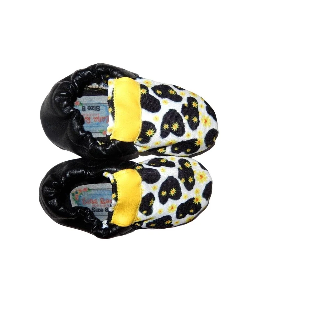 Moo Fields Toddler Child's Size 8 Moccasins Cow & Flower Print Handmade Non-Slip
